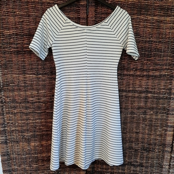 Zara Trafaluc Fit & Flare Short Sleeve Striped Mini Skater Dress White Size S - Picture 2 of 5